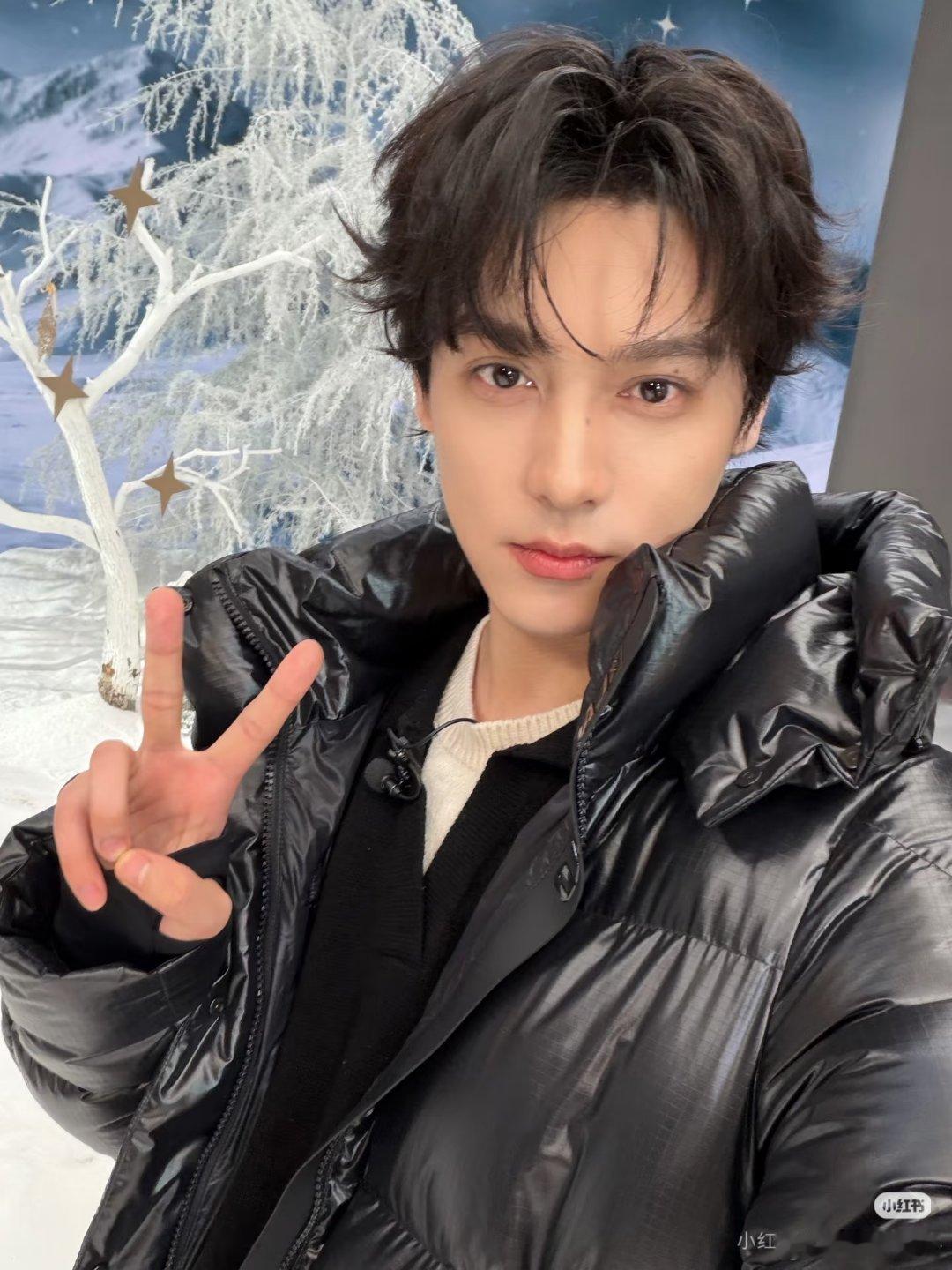 田栩宁 txn未完待栩 “花在骄阳下盛开 我的爱永远为你而敞开.”𝓕𝓵𝓸?