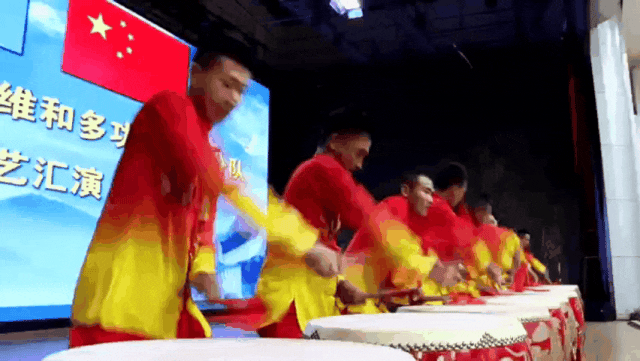 #精忠蓝盔[超话]##致敬中国蓝盔##中国军人# 欢腾起舞的中国醒狮行云流水的中