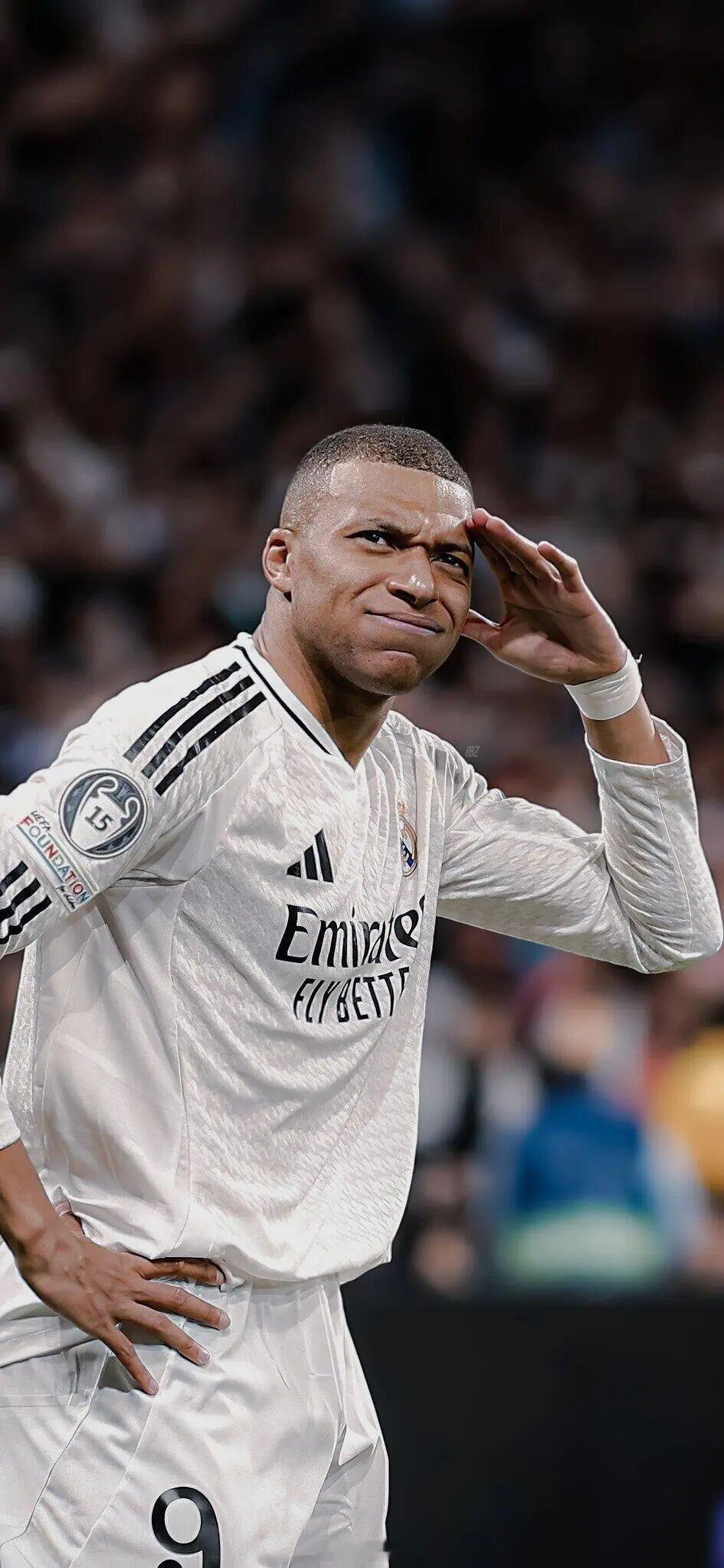 姆巴佩喊你补水啦看姆巴佩踢球，最绝的就是那丝滑又暴力的突破美学。但很少有人知道，