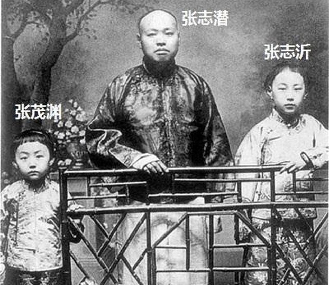 没想到晚清手握禁卫军实权的贝勒爷，宁可摆地摊养家也不肯当汉奸！这张1920年拍于