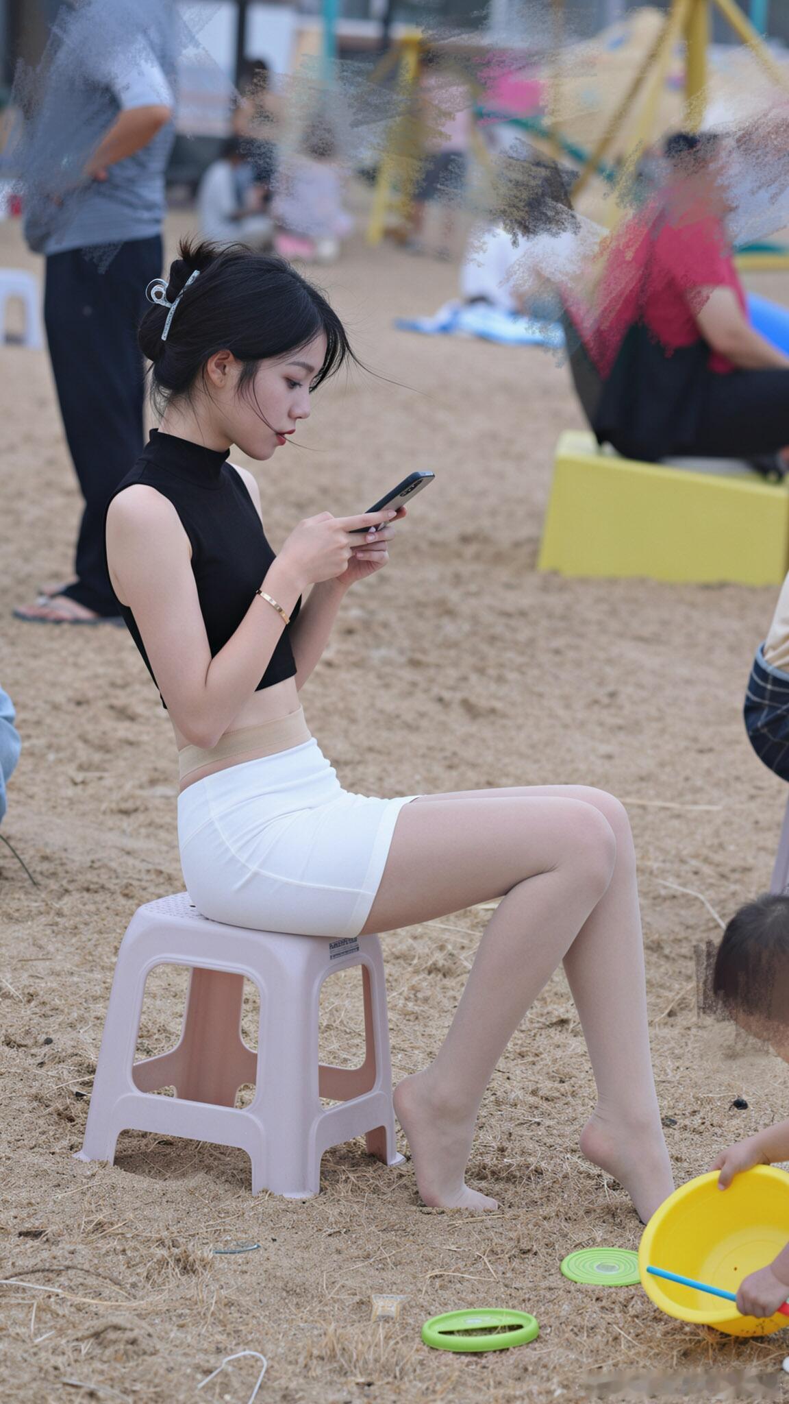 沙滩上的丝袜少女 