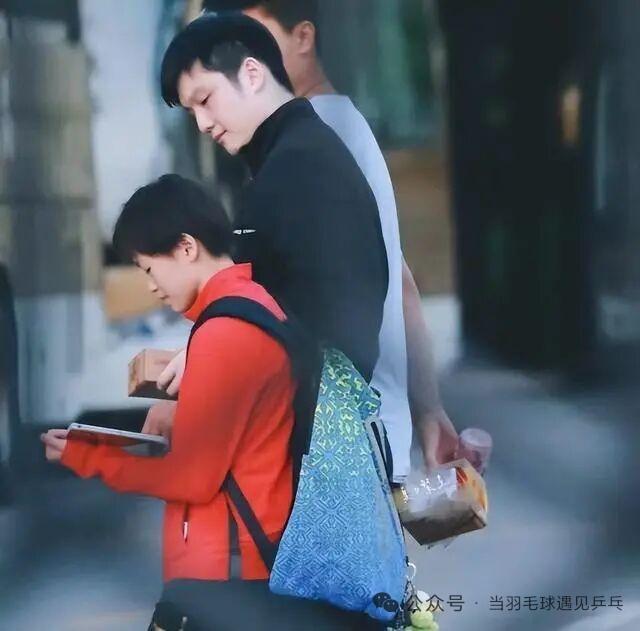 东哥的小眼神，是不是很有爱的样子。[心][心][心][心][心][心][心][心