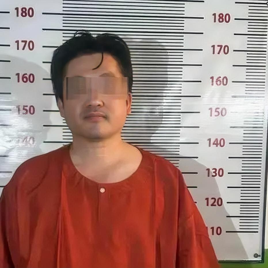 柬埔寨的警方，又抓了一个电诈的大头目，

50岁的华裔黄继茂，他曾经拥有勋爵头衔