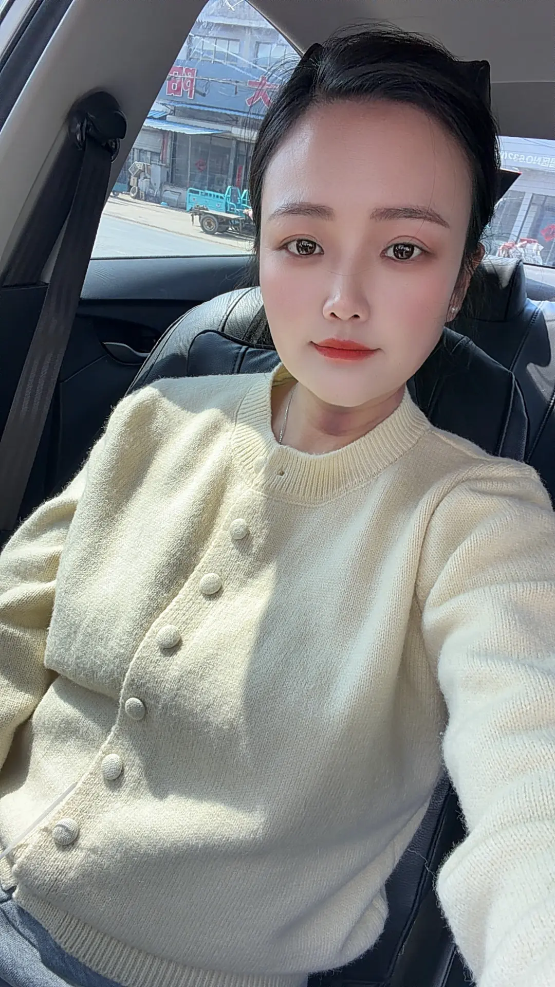 我们都站在各自的角度埋怨对方，算了，彼此各有难处，人与人之间，好像永远...