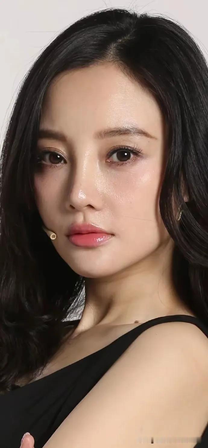 你认为最有气质的美女是谁？李小璐，有一种独特的高级感气质。