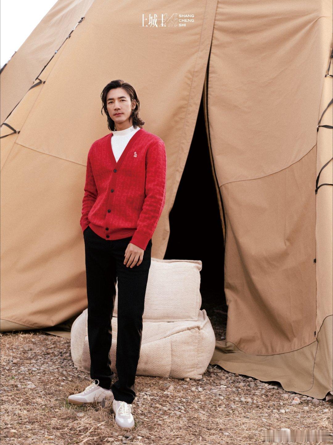 此沙眼神里的悲悯感  此沙新封面魅力尽显，眼神中的悲悯感，瞬间使人置身时尚的绚丽