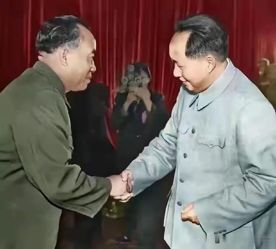 “人民万岁”而人民也将把这位走遍祖国大地，心系苍生的老人家铭记在心里！[玫瑰][