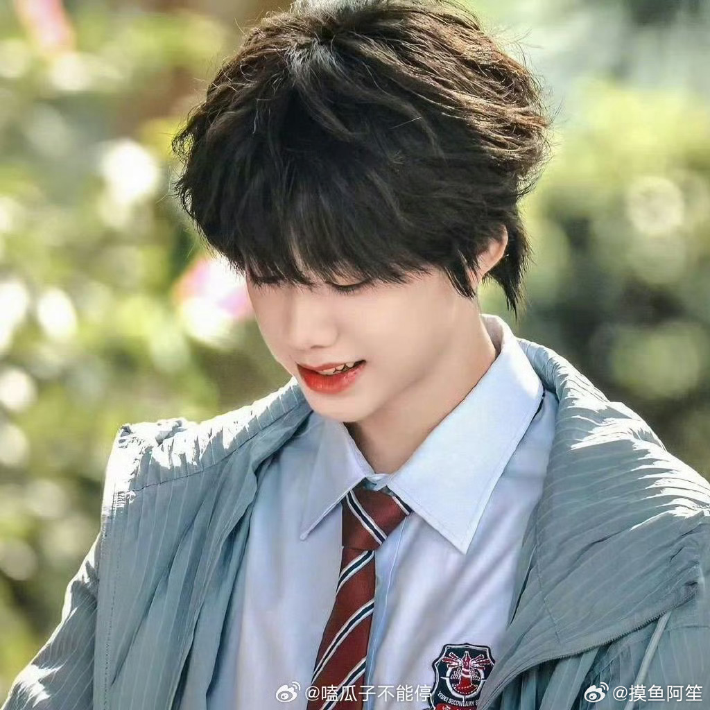 新浪娱乐官博把头像换成了陈奕恒 