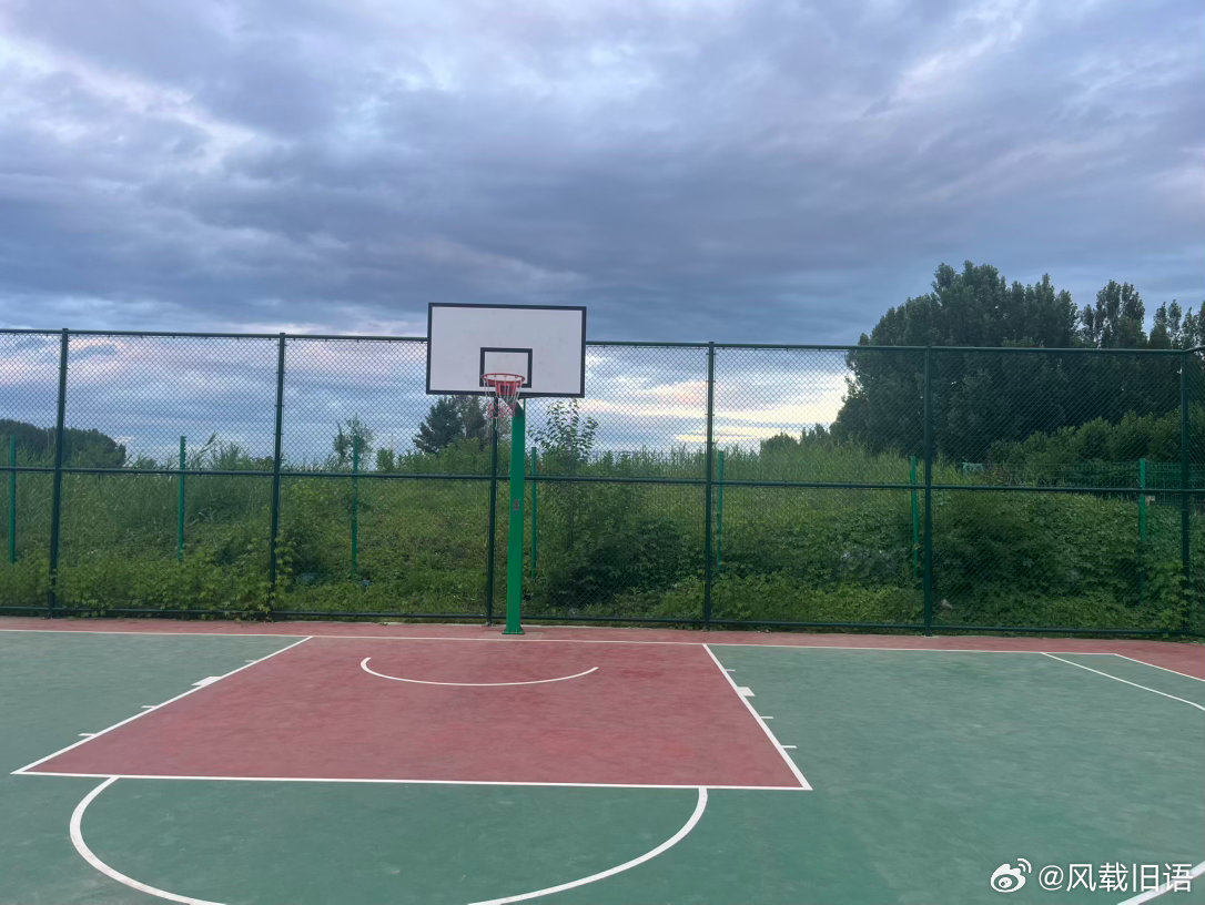 多花时间看书、运动、好好睡觉，有空多去看看花草山水，守住心里对生活的热爱。别把精