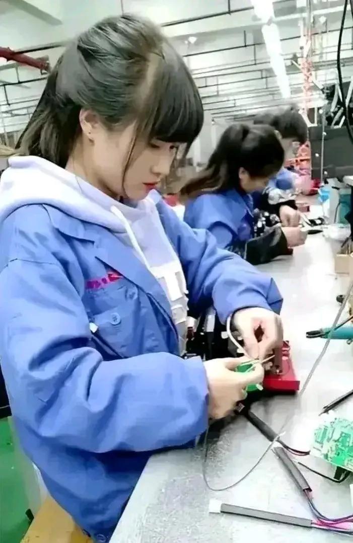 出门打工的心酸事，有时真的是越来越想不开了！来自湖南乡下的小芳（化名）出门在广东