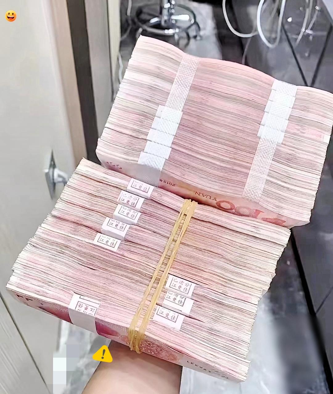 奉劝大家一句，
手里有20万现金的，
别再盯着那些“高收益理财”
“黄金增值”的