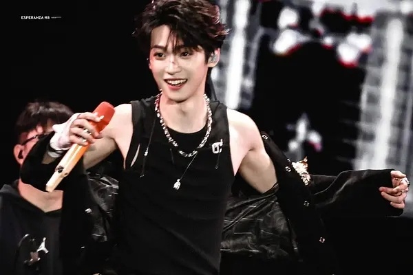 梓渝音乐节开场6分钟站姐出图，直播间观看人数超30万以上 ​​​