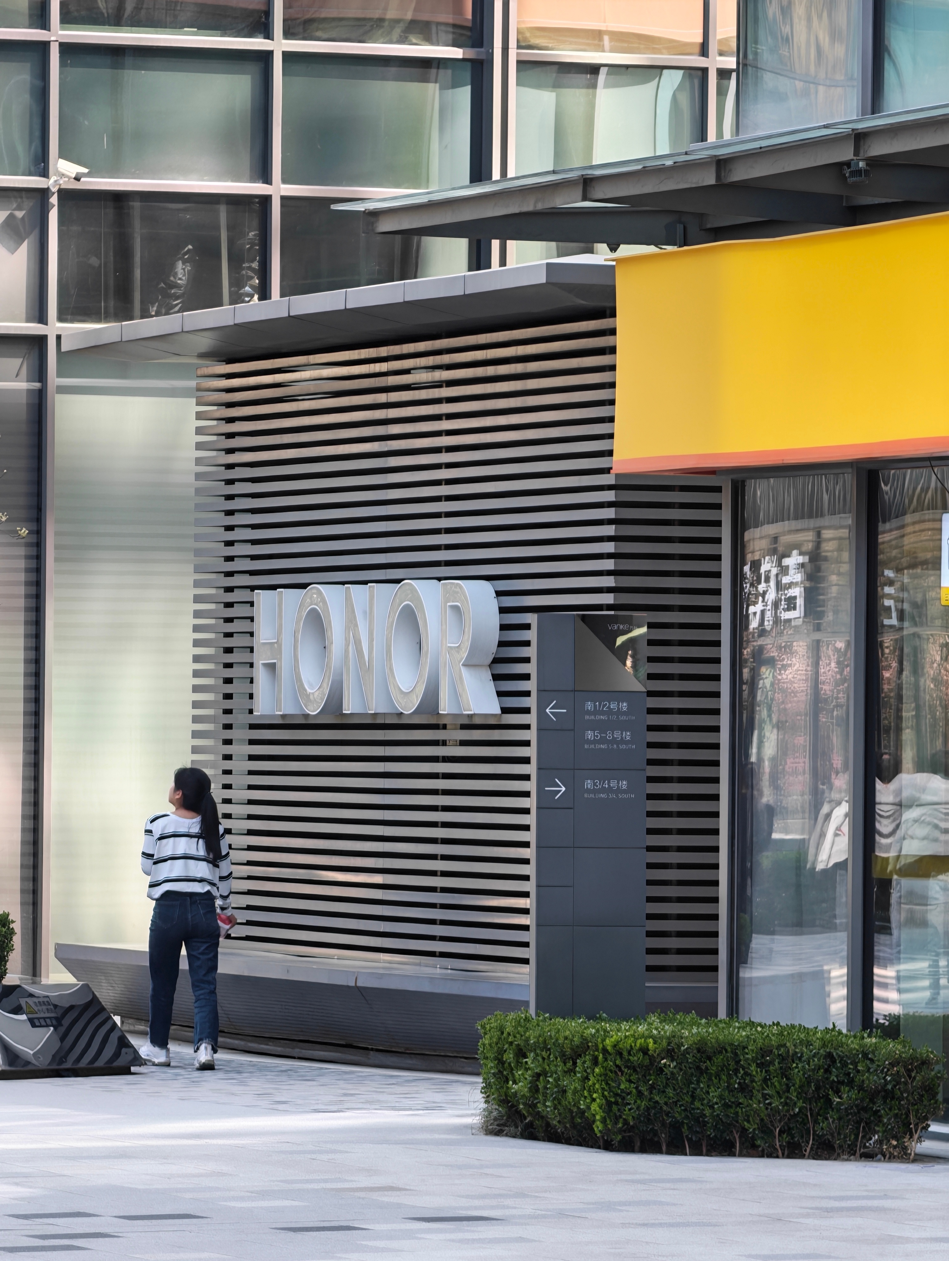 走了，回家。昨天不止一波人和动效的研发交流过了，其中就有网友点名的洋葱 北京·北