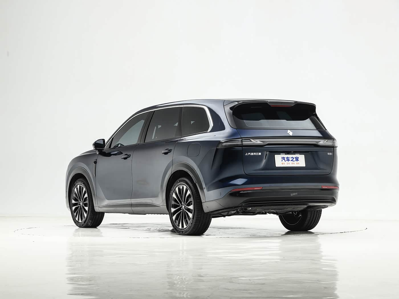 五菱华为合作首车！华境S首发亮相 