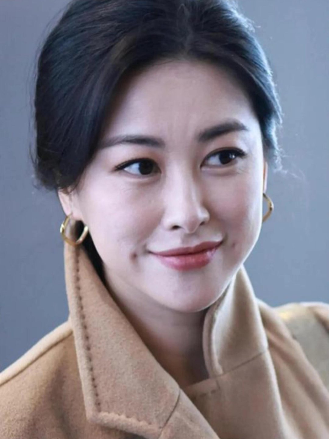 朱珠人间富贵花具像化 酒窝通常是甜美可爱的象征，但在朱珠脸上却成了性感的点缀。当