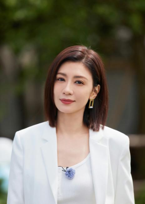 真够狠！19岁亲手拔掉父亲的呼吸管，被母亲甩耳光骂白眼狼，35岁净身出户赔260