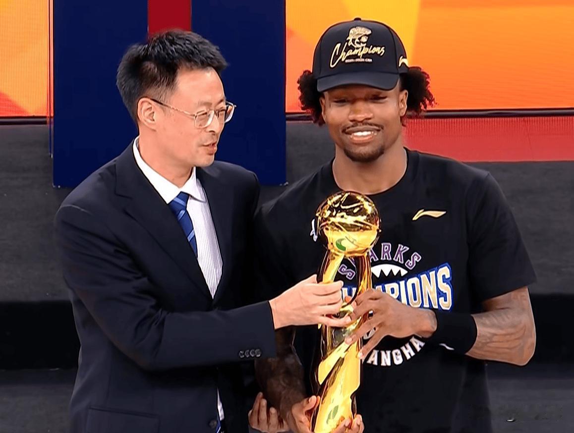 实至名归！洛夫顿谈古德温拿到FMVP：

“实至名归。”

“他一直在扛着球队。