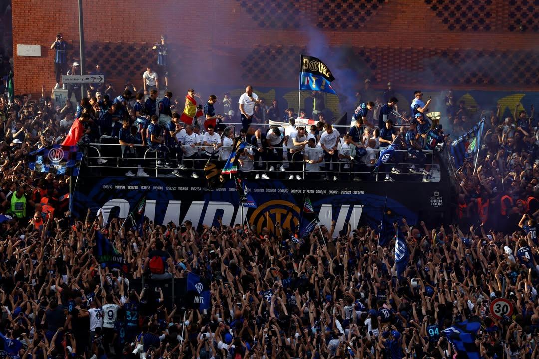 冠军！冠军！🏆🏆🖤💙
