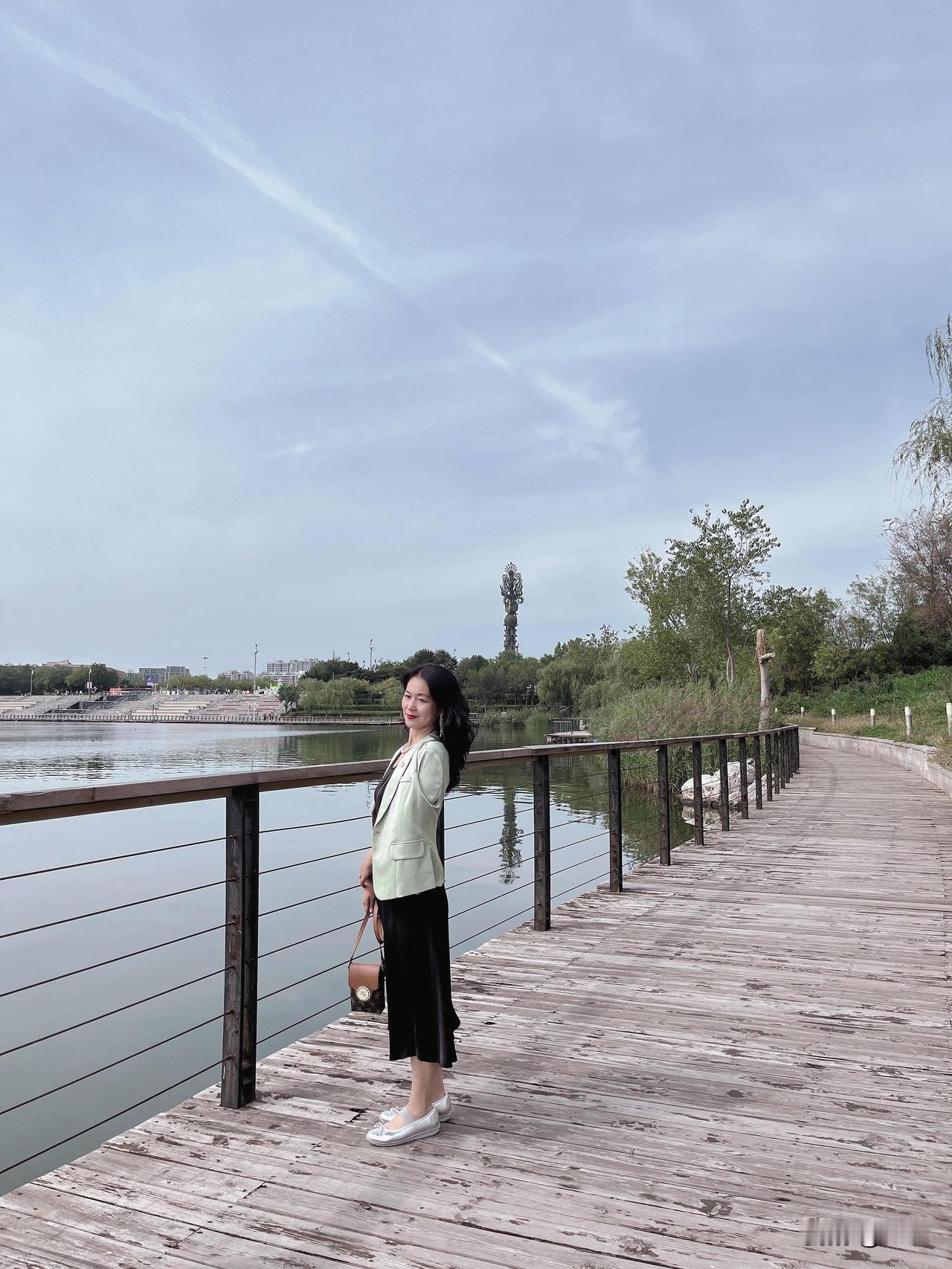 我是72年的鼠，我自己一直觉得自己很年轻，而且我还觉得自己是个小少女呢！[捂脸]