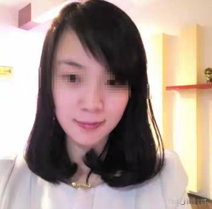 刷到这条新闻，实在为这名男子感到不平。
 
山东男子结婚多年，三个孩子两个非亲生