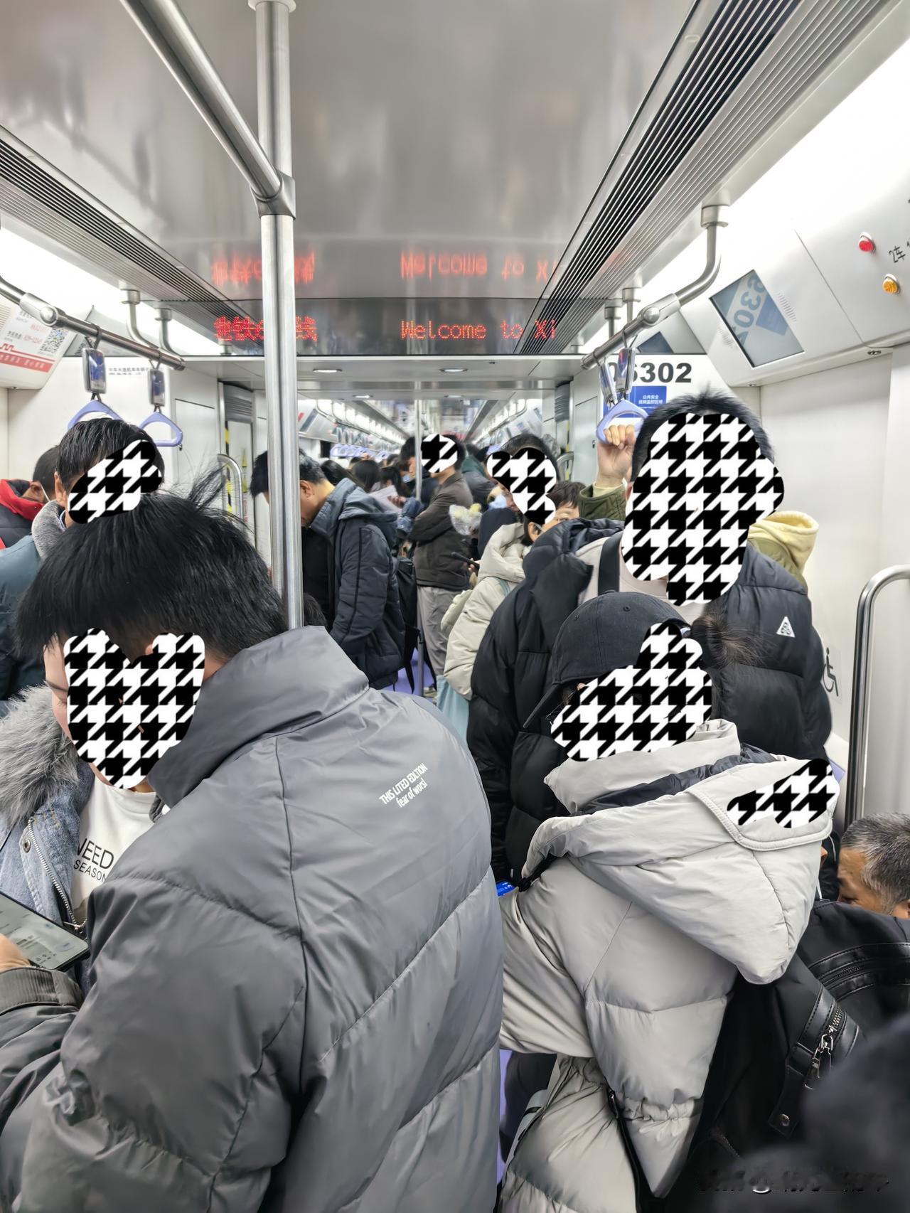 西安地铁牛马专线！
地铁6号线自开通以来，
被广大网友调侃为牛马专用线，
早上6