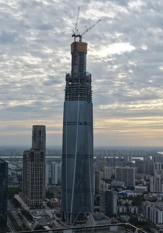 海口地标，海南中心，11月20日爬楼拍
亮出你城市的天际线 海口