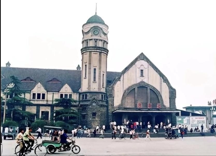 ，我们研究所生产的人工电话交换机大量销往华北、东北和西北“三北地区”，我随销售科