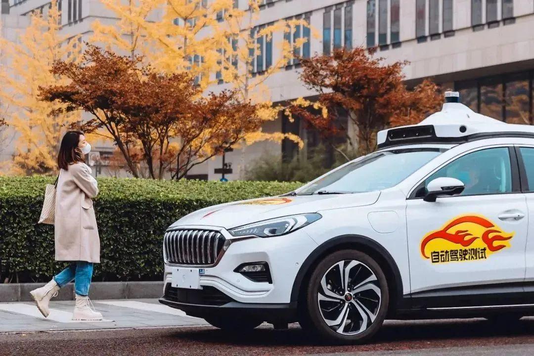 9月以来，北京亦庄、广州南沙的街头出现了不少特殊的网约车——没有车内安全员，全程