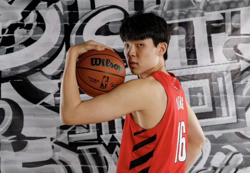 近日ESPN分析师Tim Legler在参加另一位NBA记者Adam Mares