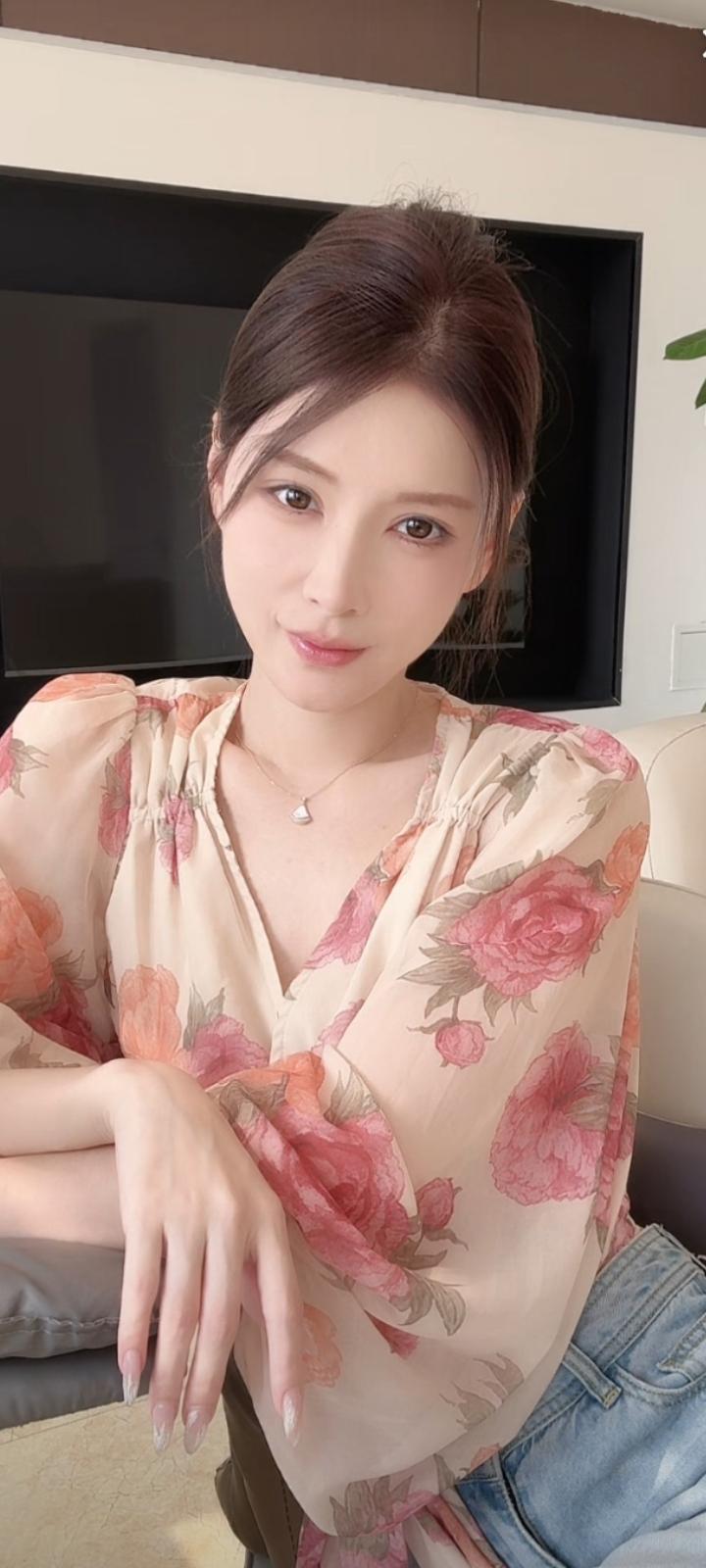 夏日生活打卡季喜欢是一时的心动，而爱是长久的笃定。我对你的喜欢，不是一时兴起的新