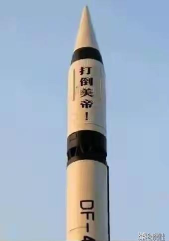 一提到DF-4导弹，或许很多人都觉得它太老，作为一款液体燃料推进的弹道导弹，首飞