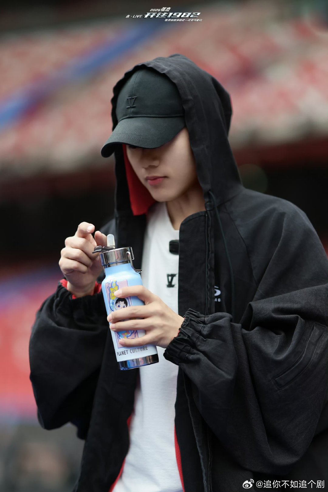 张杰越来越游刃有余这辈子一定要去一次张杰演唱会！他真的太会唱太会控场，越来越游刃