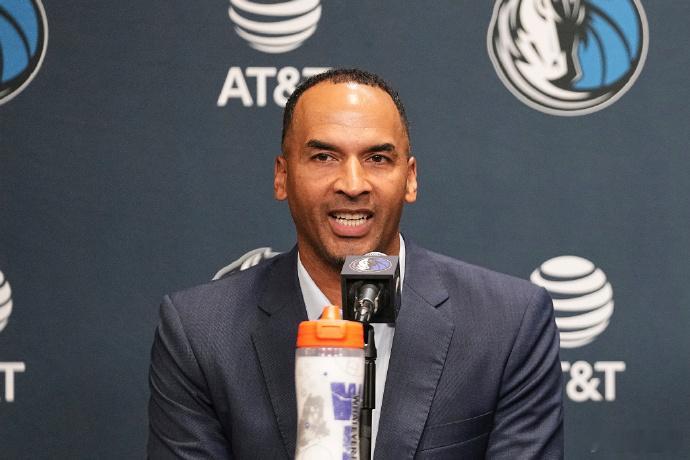 如果尼克·哈里森未来还能找到球队篮球运营类高管的工作，他真的可以成为各大高校就业