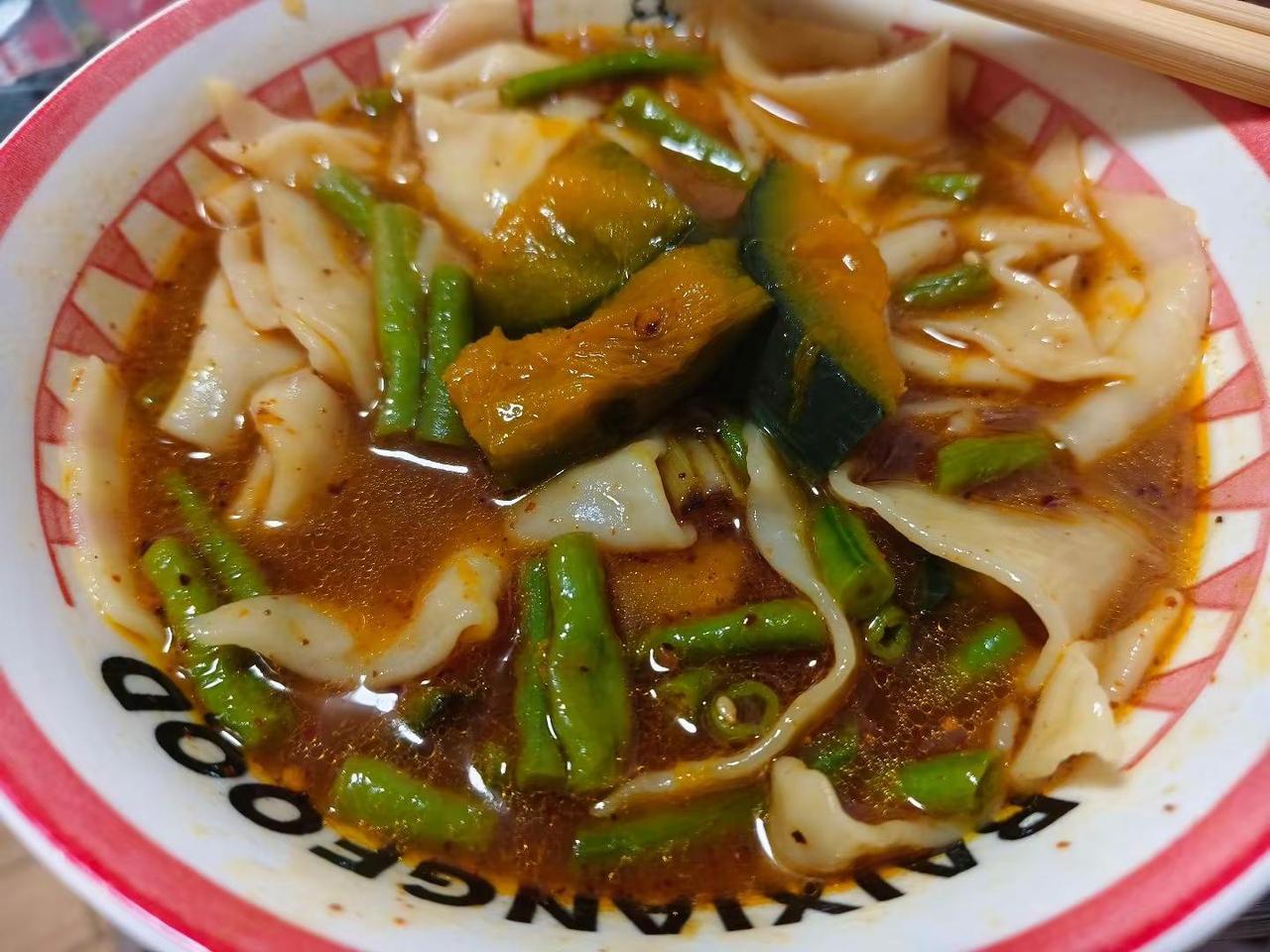 小时后没钱吃燃面，母亲总做带水汤面，今天自己做了一次，各种味道不是嘴里，而是从心