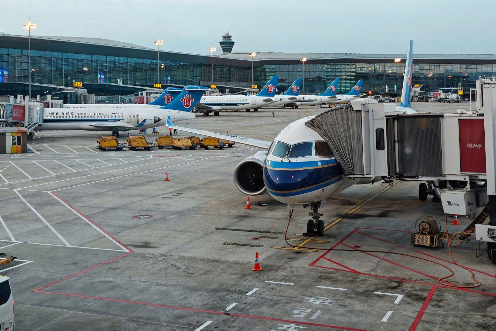 航空君航空科普 看到这几架国产机就高兴，C909+C919确实越来越多了！航空创