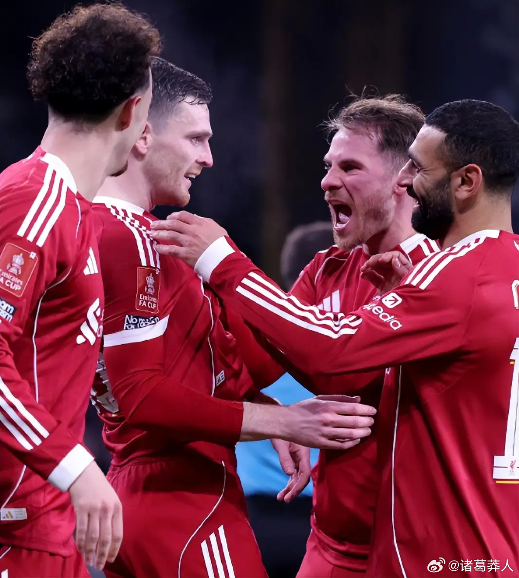 狼队1比3利物浦3:1！萨拉赫连场破门，斯洛特一雪前耻，利物浦复仇英超副班长本赛