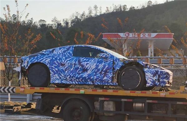 网络上曝光了腾势品牌旗下跑车的谍照。据悉，这款车型原本是方程豹Super 9的量