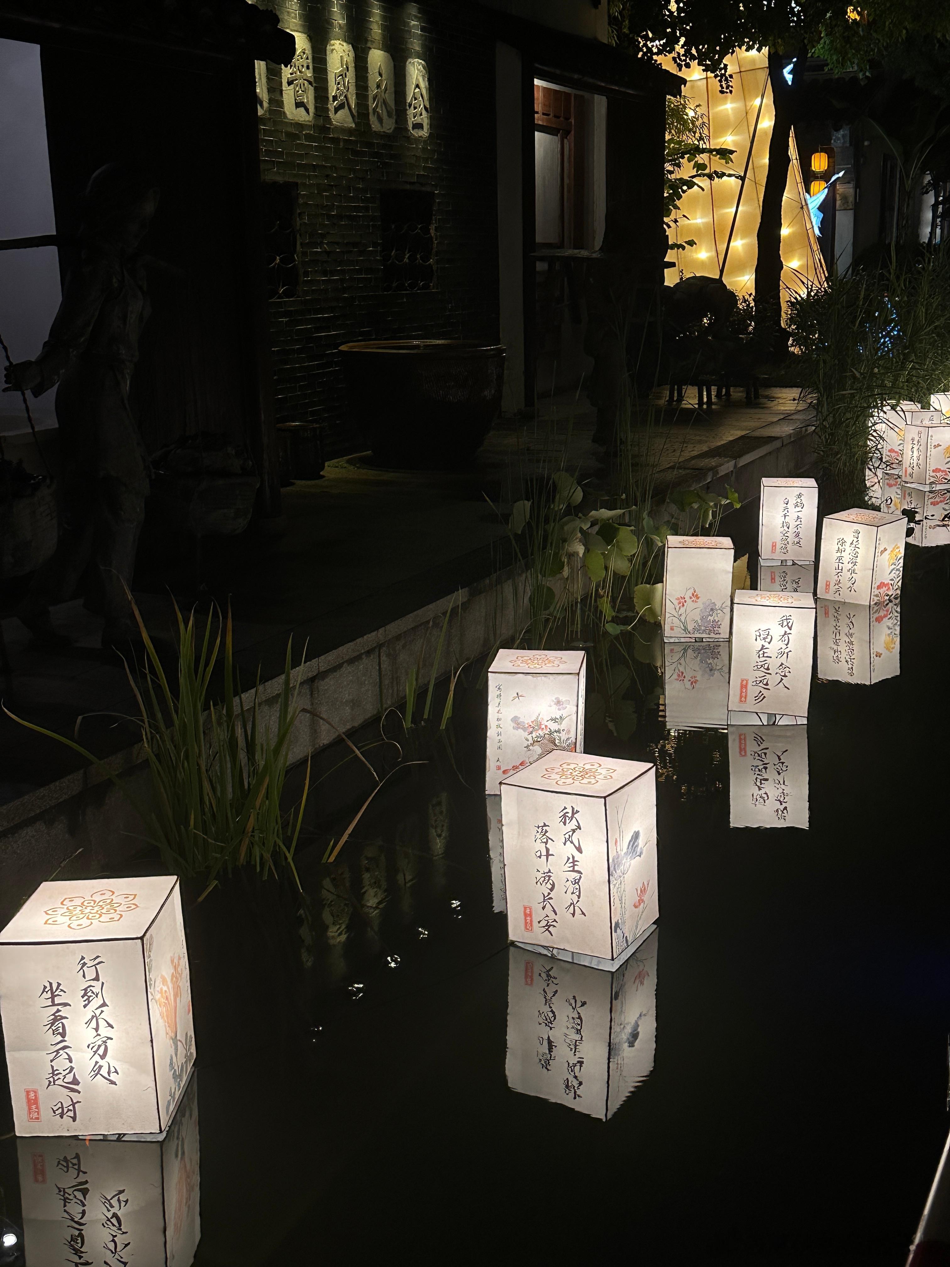 中秋节快乐 祝你们和爱的人团圆 ​​​