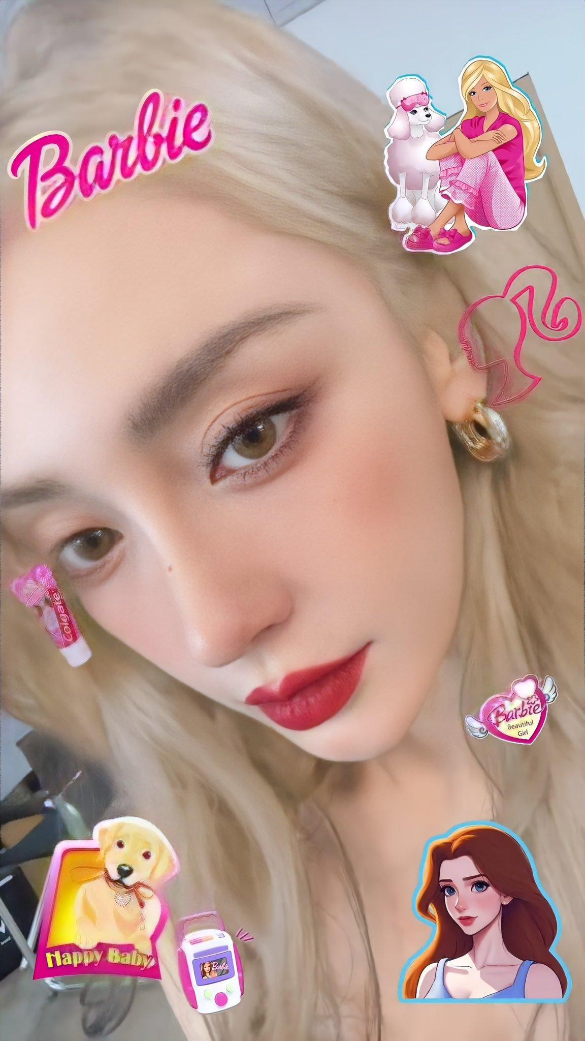 我的天，这居然是Angelababy，一整个网红风，浓妆艳抹打扮夸张，面相都变了