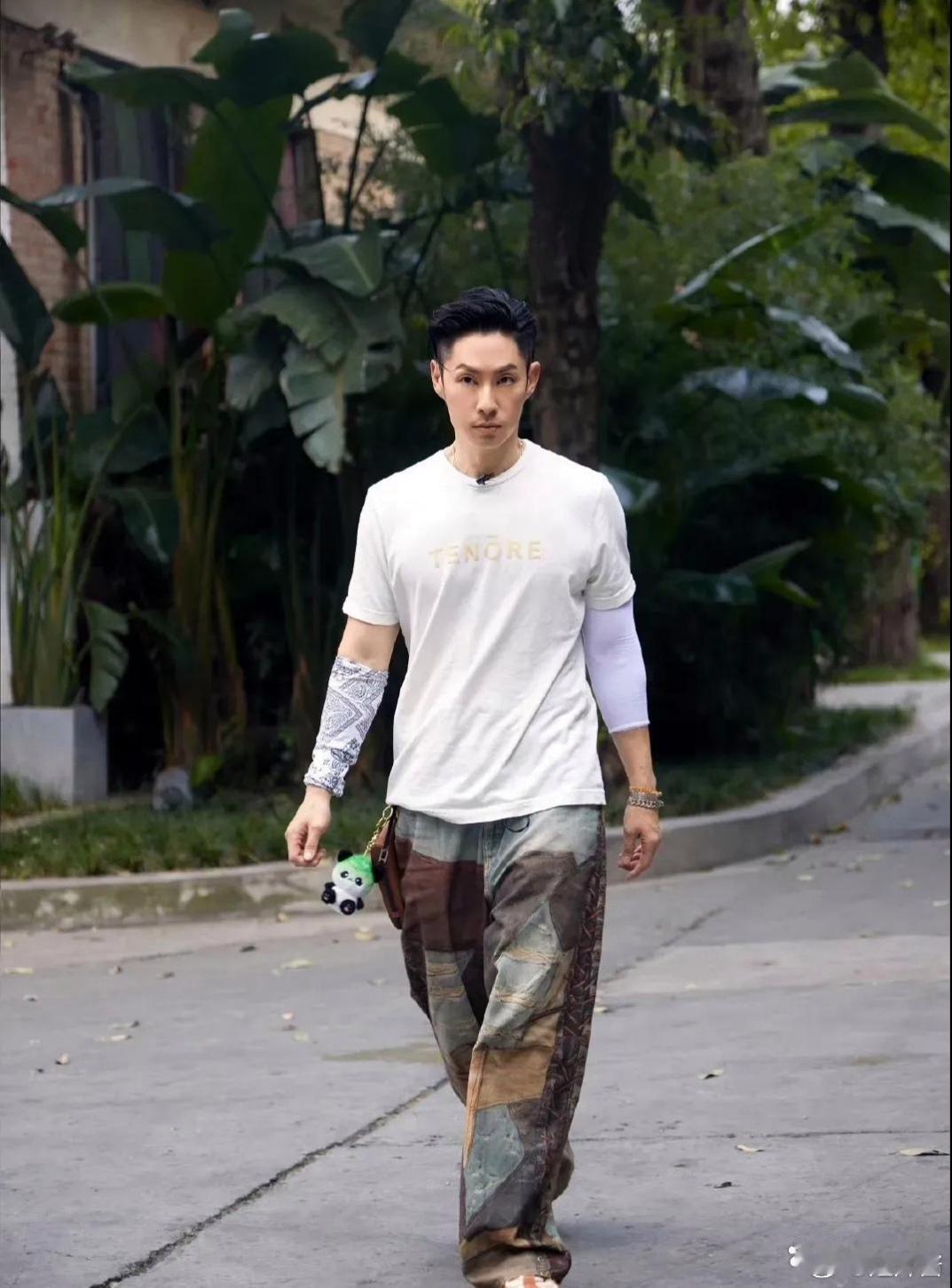 50岁的吴建豪好抗老啊，当年F4里最喜欢言承旭，那会觉得他很一般！ ​​​