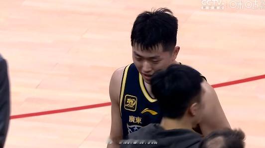 任骏飞这个位置是迫不得已让他来打的，都知道他投篮不准， 所以其他位置都不放，然后