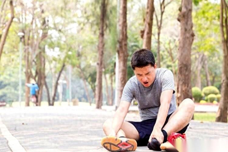 一个活生生的人，就这么没了。
不是心梗，不是中风，是因为缺“钾”。
我听到这事儿