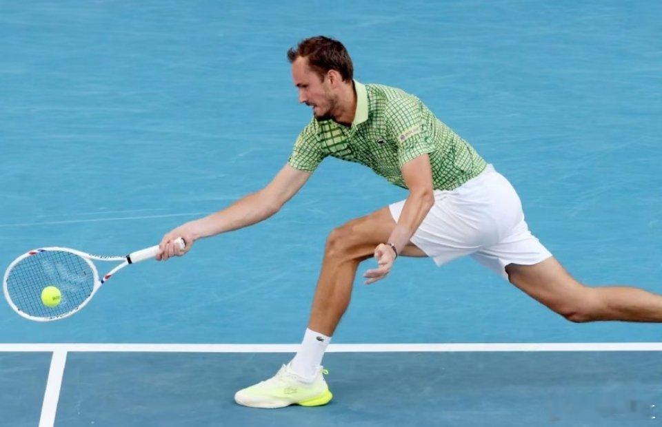 澳网展开男单第四轮的争夺，11号种子梅德韦杰夫和25号种子勒纳·钱继去年次轮后又