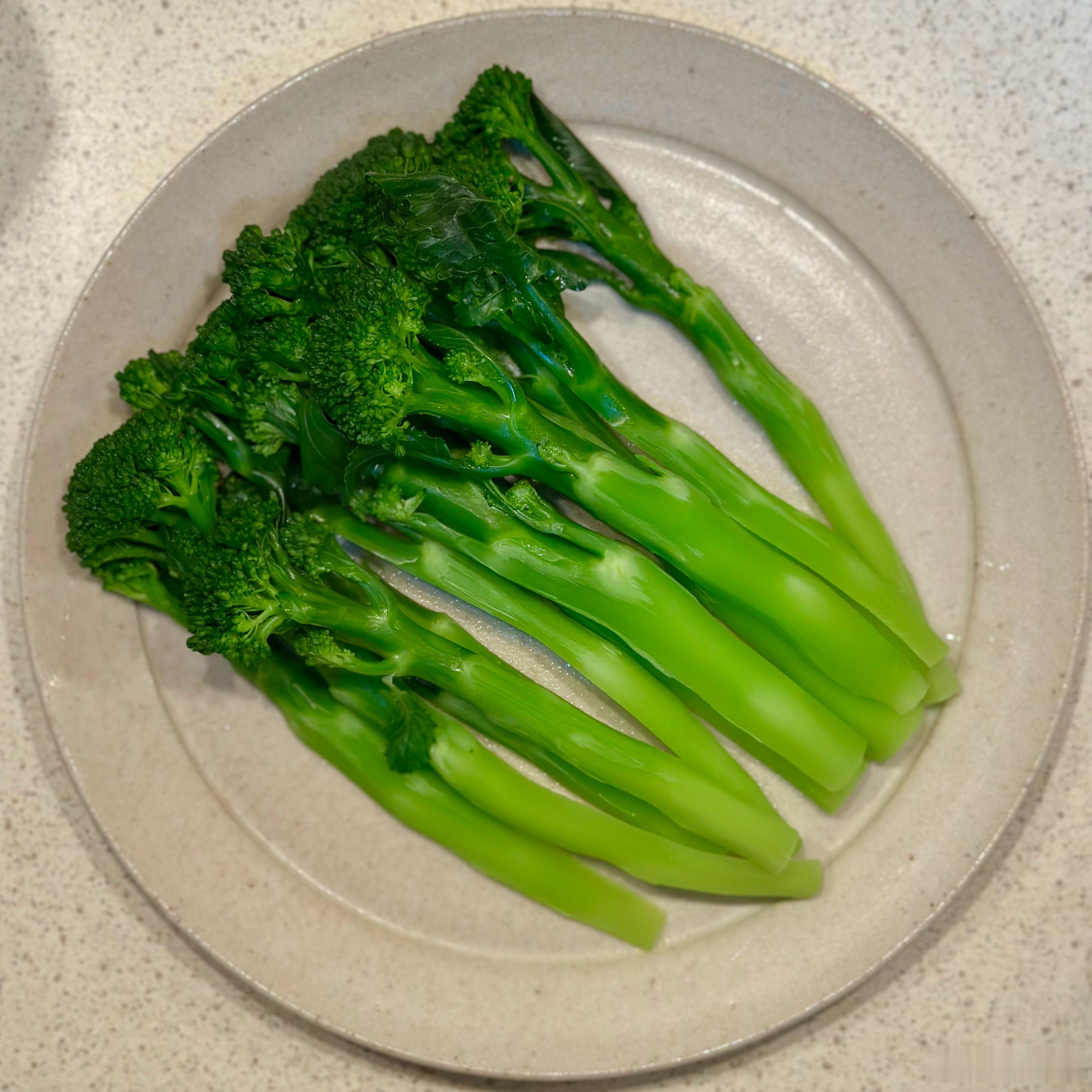 晚餐。红烧海鲈鱼和海参，白灼西兰花。素汤粉当主食。 ​​​