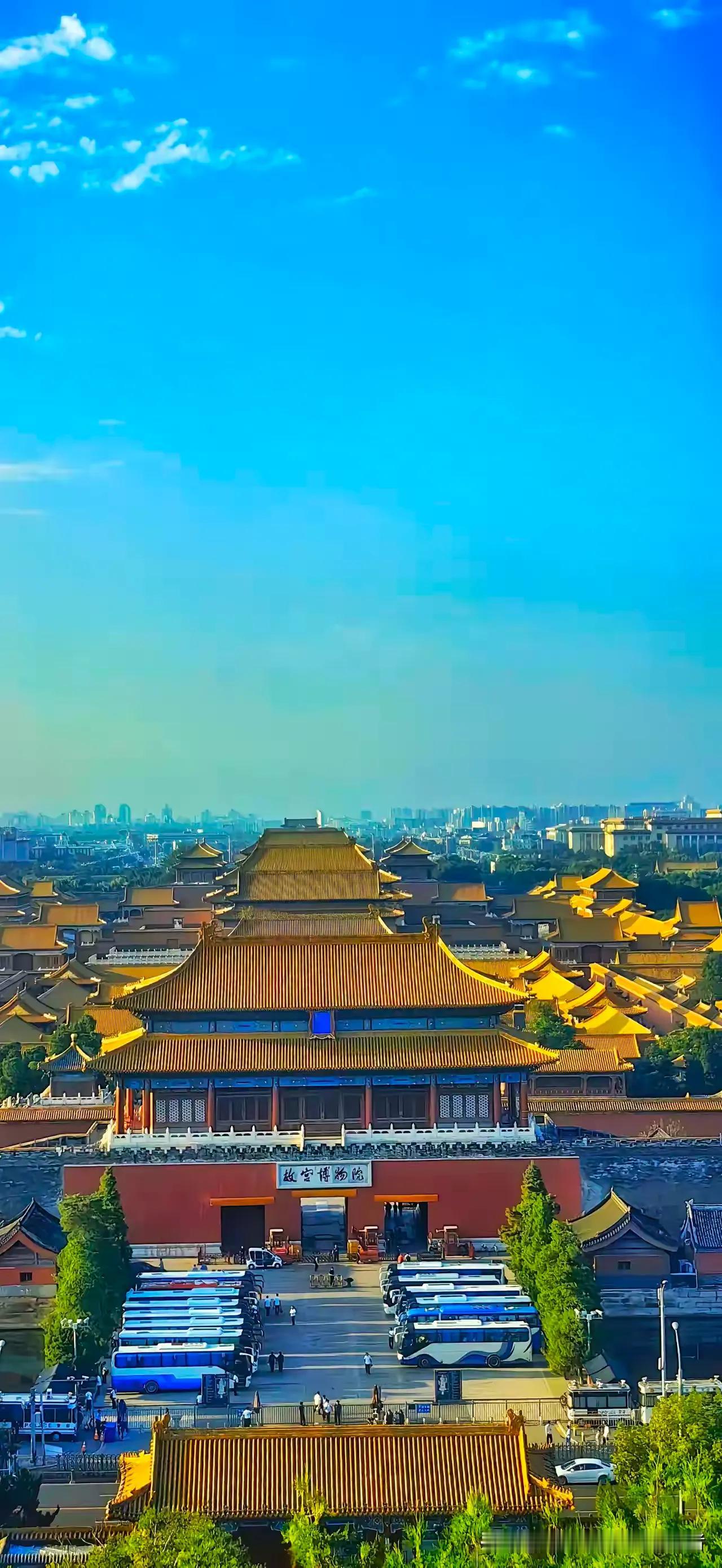 金秋十月，举国同庆

红旗招展，国歌嘹亮

共祝祖国，繁荣昌盛
