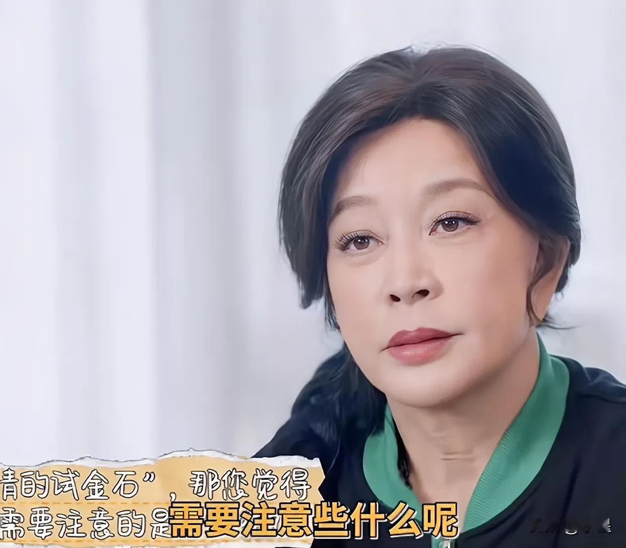 哪个天才想出来的把她们凑一起？[捂脸]
刘晓庆，倪萍，张蔷，蔡明，向太
每一位都