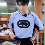 靳梦佳送王俊凯的礼物是十年老陈醋 靳梦佳参考粉丝汇总的王俊凯日常细节定制礼物，十