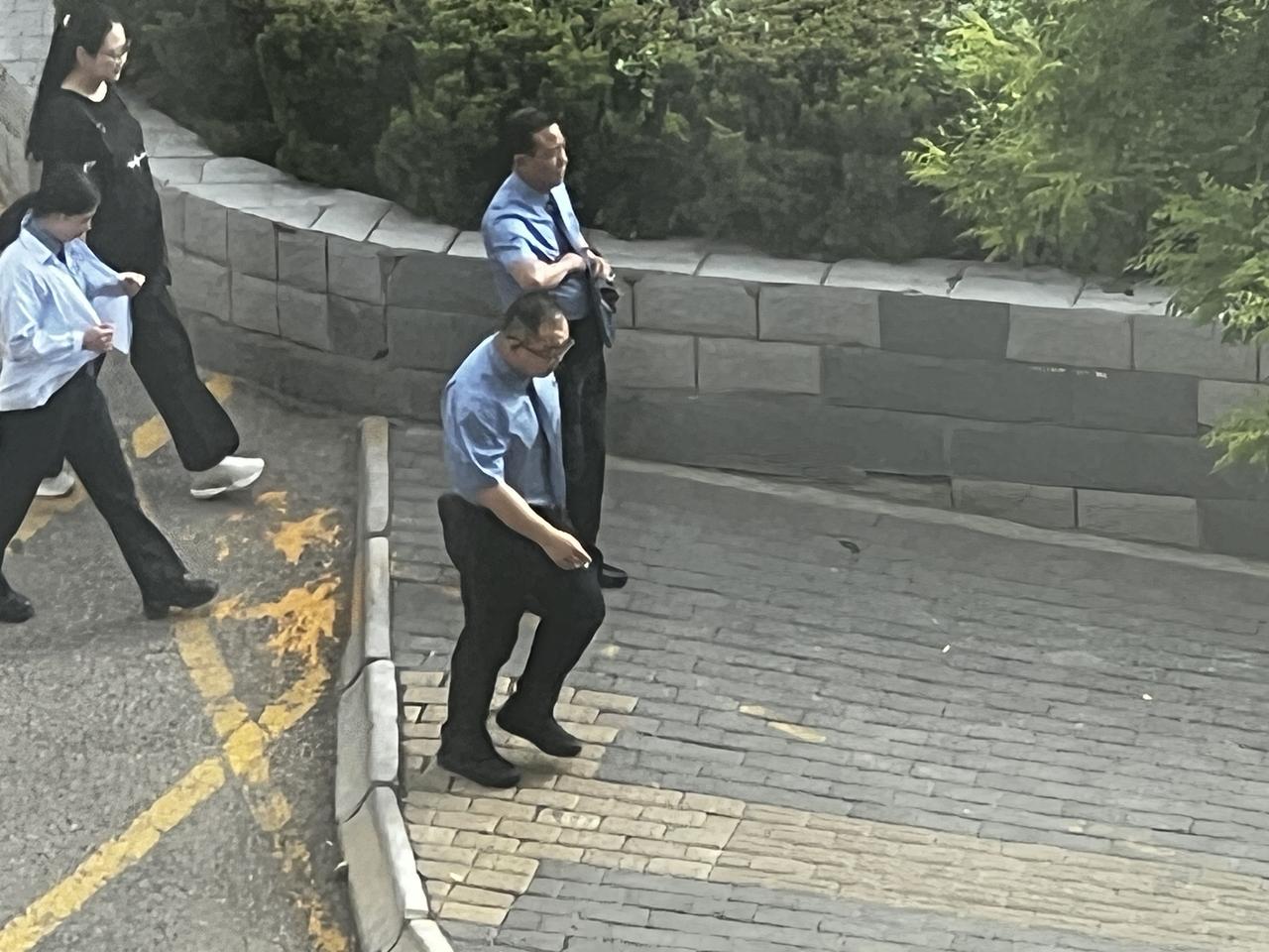 我国外交部已经就窜台、参拜靖国神社这类事件明确表明立场，坚决反对任何损害中国主权
