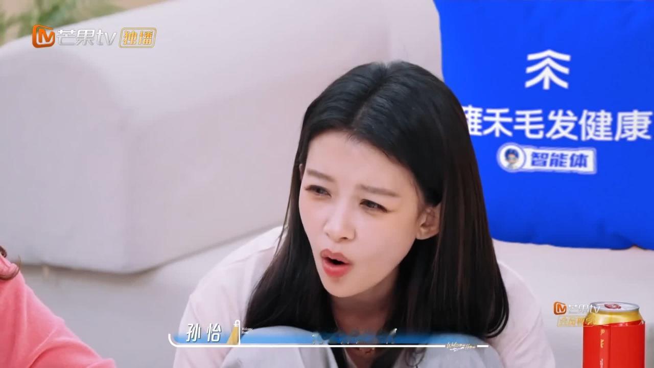 哎呀，在李维嘉面前，
何炅真的藏不了一点秘密，
孙怡一点都没有察觉。

何炅画了