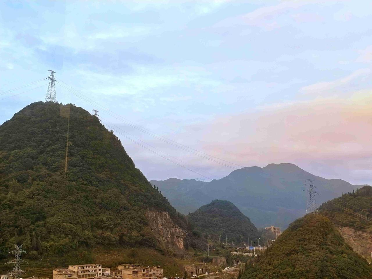 我的今日状态：🏝️旅行度假
我这里的天气：☀️晴天
我在阳台上：[玫瑰]随手一